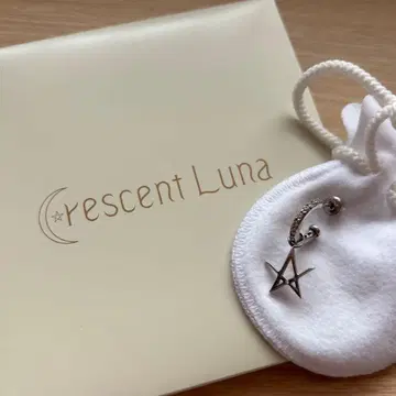 IMP. 사토 신 착용 크레센트 루나 별 모양 참 한쪽 귀걸이