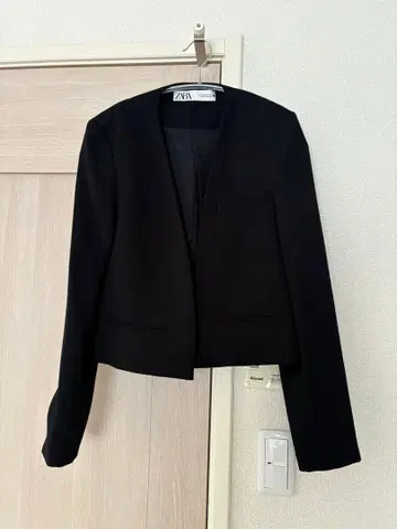 ZARA 블랙 노카라 자켓 크롭