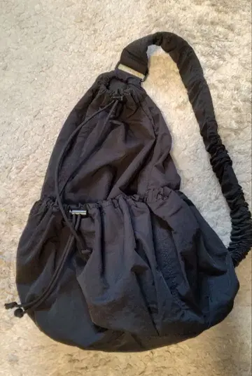 블랙 나일론 슬링백