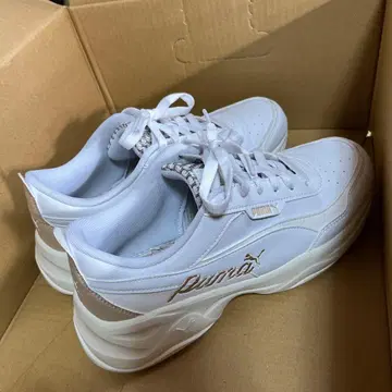 Puma 화이트 스니커즈