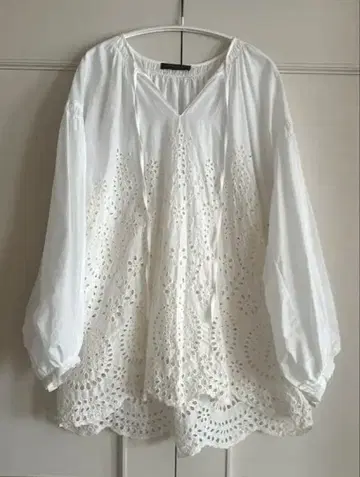 TOMORROWLAND 자수 긴팔 블라우스