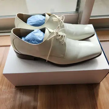 benir 화이트 가죽 드레스 신발