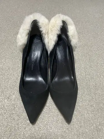 [ 트루 바이 마리코 오이카와 ] 퍼 펌프스