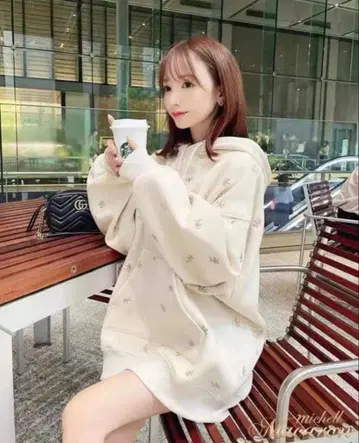 미셸 마카롱 MM 로고 후디 원피스