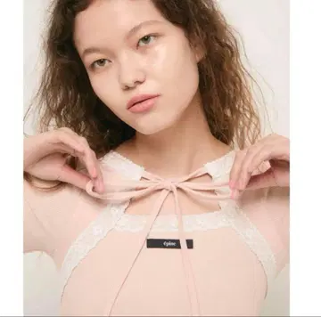 에피 레이스 립 2웨이 탑 상의 에피누 epine