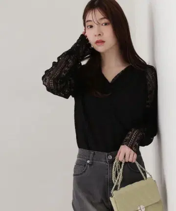 PROPORTION BODY DRESSING 레이스 개더 상의 블랙