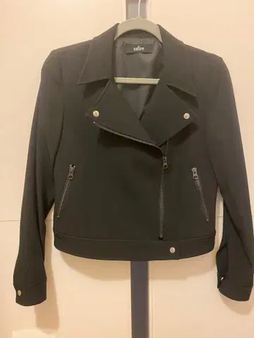 사리아 블랙 자켓