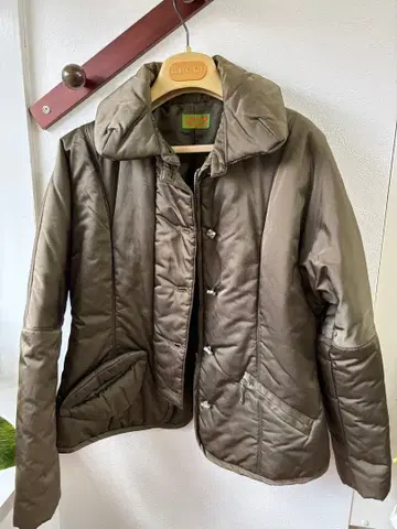 오레보레 브라 후드 부착 다운 자켓 올리브 그린