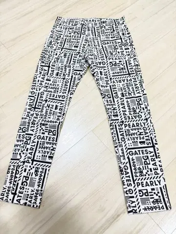 화이트 그래픽 프린트 팬츠