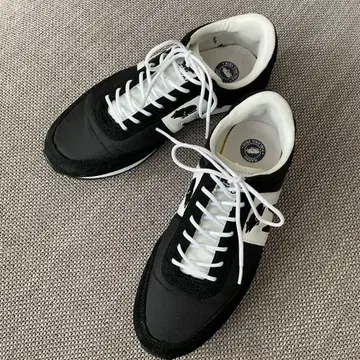 카루 KARHU 에어 쿠셔닝 블랙/화이트 스니커즈 새상품