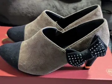 Ciao Bella 스웨이드 부티 베이지와 블랙