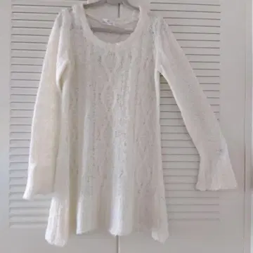 ketty 화이트 니트 모헤어 긴팔 상의 롱