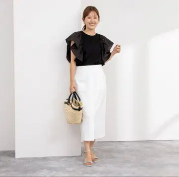 화이트 타이트 스커트 슬릿 포함