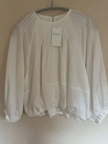 택 포함 새상품 Ballsey 코튼 실크 새틴 핀턱 퍼프 블라우스