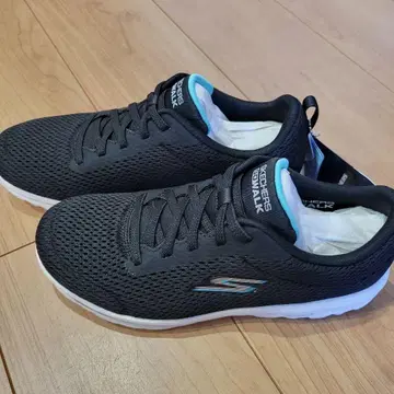 스케쳐스 24.5 스니커즈