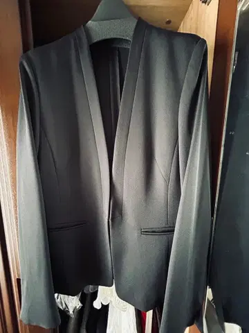 노카라 자켓과 타이트 스커트 세트 (블랙 포멀)