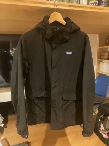 Patagonia 이스마스 자켓 블랙 마운틴 파카