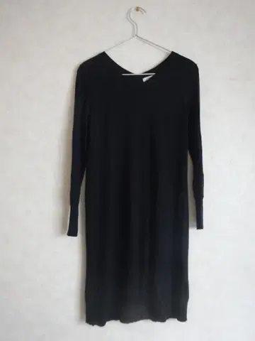 FRAMeWORK 블랙 V넥 니트 원피스 긴팔