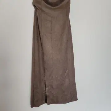 브라운 스웨이드풍 타이트 스커트 슬릿 포함