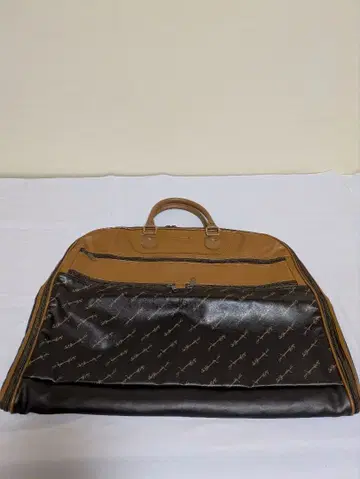 Hennessy 가먼트 백 브라운