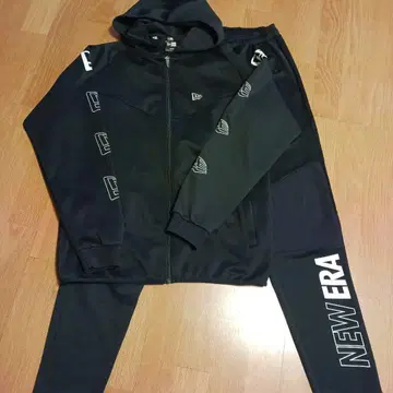 [ 뉴에라 ] 새상품급 셋업 저지 상하의 로고 프린트 블랙 L 블랙