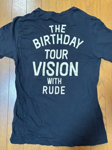 치바 유스케 THE BIRTHDAY TOUR V넥 티셔츠