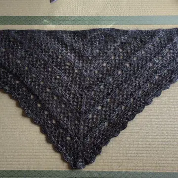 그레이 레이스 뜨기 삼각형 숄