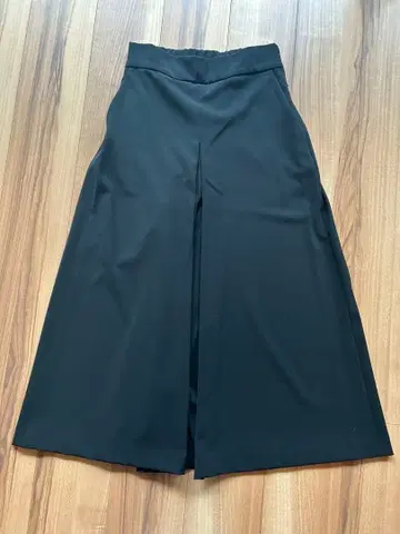 티아라 블랙 가우초 팬츠 11/9까지 판매