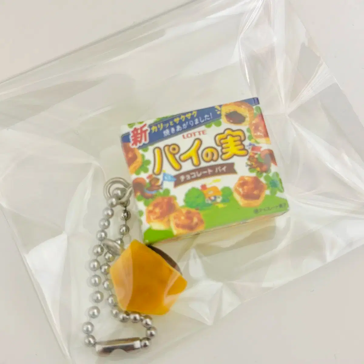 Japanese snack Painomi pie fruit chocolate snack gacha keyring