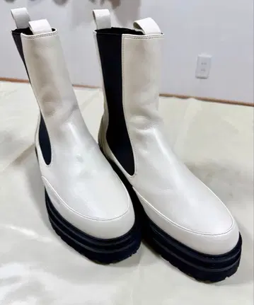 화이트 통굽 사이드 고어 부츠