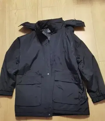 블랙 나일론 자켓 후드 부착