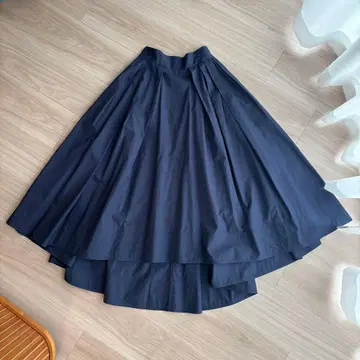 MADISONBLUE 네이비 스커트