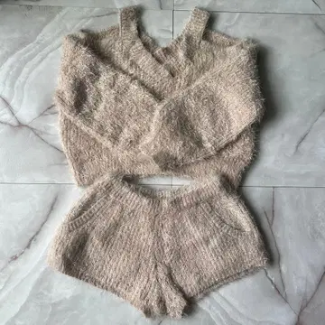 GYDA 후와후와 니트 셋업