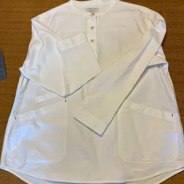 Calen h. 카렌 아쉬 화이트 헨리넥 긴팔 셔츠