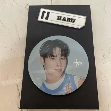 NEXZ HARU 핀 배지와 캔뱃지