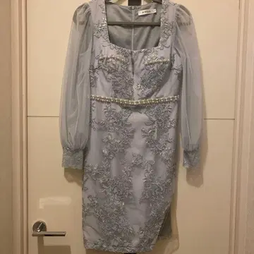 JEWELS 라이트 블루 자수 타이트 드레스