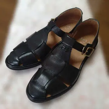 SAYA 가죽 구르카 샌들