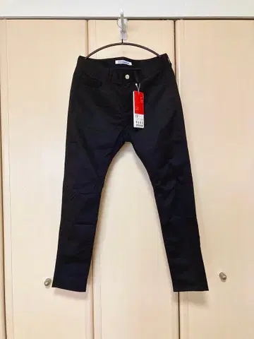 새로운 블랙 슬림핏 팬츠