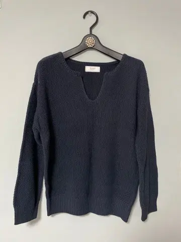 SLOBE 네이비 V넥 니트 스웨터