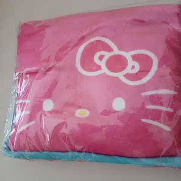 31 서티원 헬로키티 수납 포켓 포함 담요 헬로키티 무릎 담요