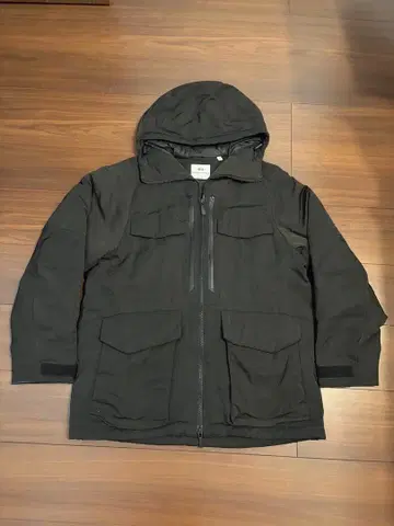 UNIQLO 화이트 마운티니어링