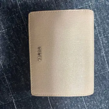 FURLA 베이지 이단 접이식 지갑