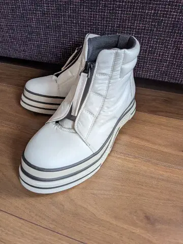 화이트 하이컷 스니커즈 지퍼 포함