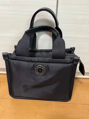 MARC JACOBS 블랙 토트 핸드백 새상품급