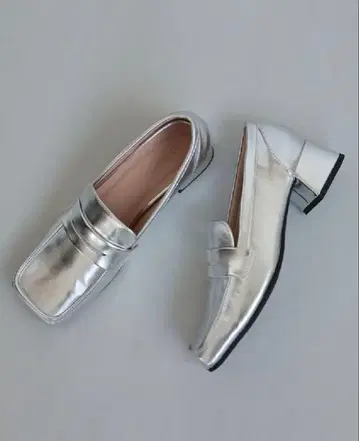 실버 로퍼 M 사이즈