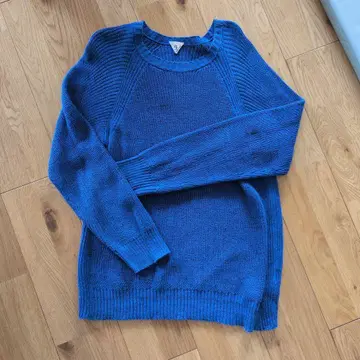 블루 니트 스웨터