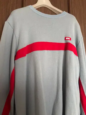 라이트 블루 레드 스트라이프 트레이닝복