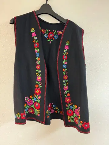 [ 카로차 자수 ] 블랙 베스트