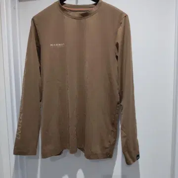 미사용에 가까움. MAMMUT 롱 T셔츠 브라운