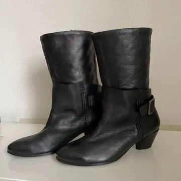 가죽 버클 숏부츠 블랙